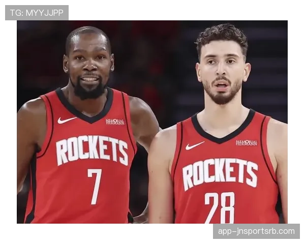 库兹马通过持球挡拆制造错位单打并显著提升得分效率