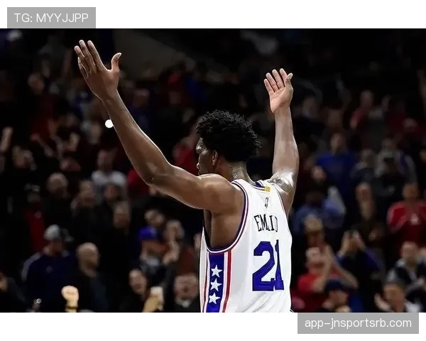 恩比德通过高效背打制造错位显著提升球队内线得分效率