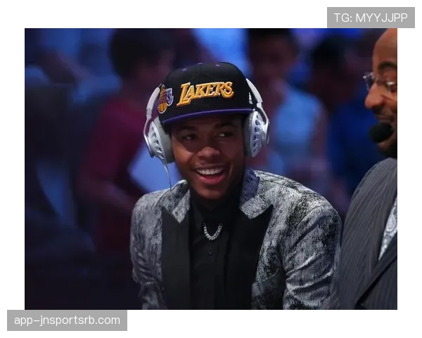 布兰登·英格拉姆利用突破拉开空间助湖人提升关键时刻得分效率