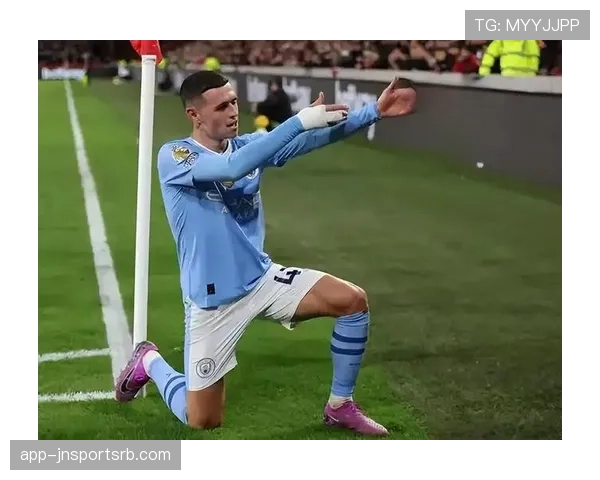 福登：伪边锋内收成为中场连接器的战术关键