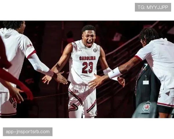 杰克逊二世无球跑位提升三分效率明显拉开锋线空间